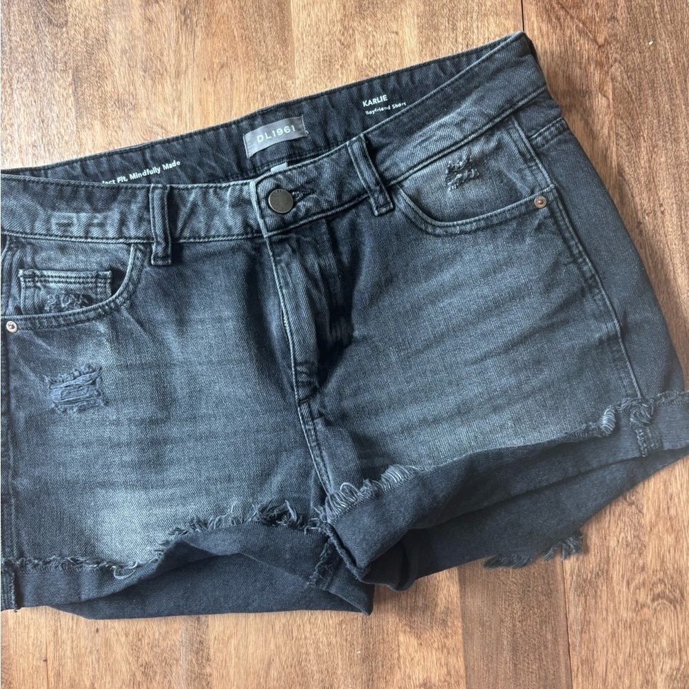 DL1961 Women's Dark Gray Jean boyfriend Shorts. Size 27